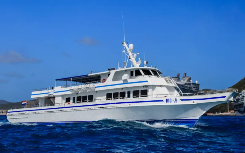 Ferry hacia y desde St Barth en el Caribe